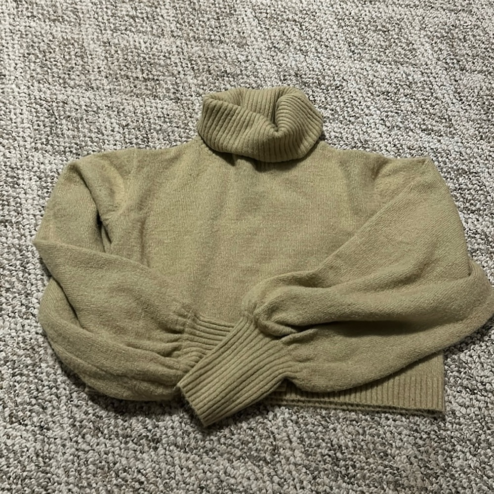Tan/creamy cropped turtle neck sweater size small